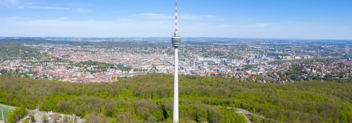 Stuttgarter Stadtpanorama mit Fernsehturm – Titelbild zu Geheimtipps Stuttgart