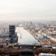 Luftaufnahme von Berlin mit Spree und Stadtpanorama